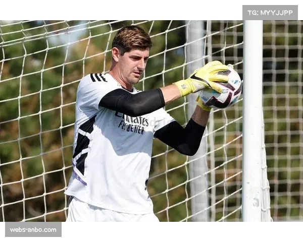 皇马客场2-0塞尔塔，赛后在更衣室通过全息投影与康复中的库尔图瓦“共同”庆祝